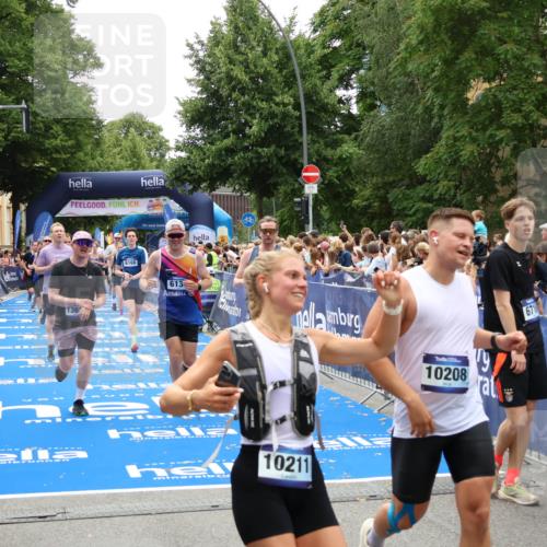 29.06.2025 - hella hamburg halbmarathon Zöllner http://msf.ph/oto/8200913 29.06.2025 10:47:22 Ziel 2864, 5024, 6134, 6168, 6203, 10208, 10211, 11491, 11518, 13672, 13782, 14722, 15611, 16089, 16286, 18856 meine-sportfotos.de
