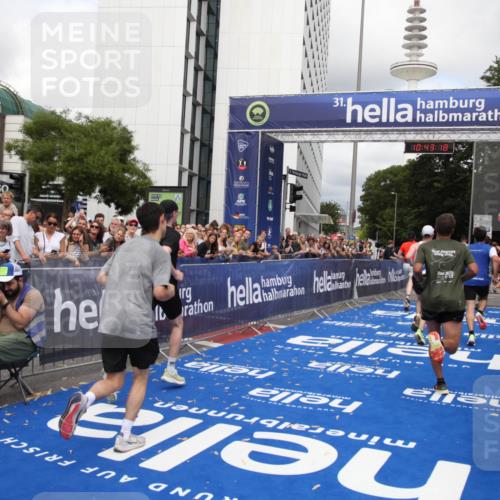 29.06.2025 - hella hamburg halbmarathon Michael Strokosch http://msf.ph/oto/8200927 29.06.2025 10:43:17 Ziel 1675, 7026, 7093, 10251, 11177, 12153, 15255, 15706, 16314, 16997, 18304 meine-sportfotos.de
