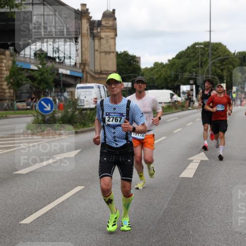 29.06.2025 - hella hamburg halbmarathon Yannick Fuchs http://msf.ph/oto/8200944 29.06.2025 10:32:00 20KM 1290, 2196, 2767, 4860, 4865, 5003, 5042, 5307, 5923, 6047, 6123, 6458, 7310, 9178, 9914, 10190, 10451, 10738, 12739, 12900, 13141, 13372, 13854, 14387, 14459, 14691, 14934, 15178, 15261, 15410, 15939, 16992, 17125, 17137, 17658, 18159, 18216, 18357, 18986 meine-sportfotos.de