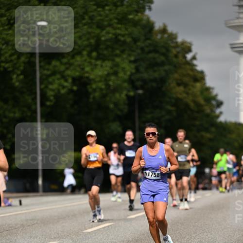 29.06.2025 - hella hamburg halbmarathon Dr. Thomas Lammeyer http://msf.ph/oto/8200959 29.06.2025 10:11:43 Kennedybrücke 1173, 1893, 1993, 2136, 3929, 4262, 5242, 5899, 5926, 6196, 6517, 6518, 6707, 6713, 6715, 6833, 7476, 7503, 7760, 8585, 9967, 10283, 10700 meine-sportfotos.de