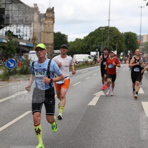 29.06.2025 - hella hamburg halbmarathon Yannick Fuchs http://msf.ph/oto/8200992 29.06.2025 10:32:00 20KM 1290, 2196, 2767, 4860, 4865, 5003, 5042, 5307, 5923, 6047, 6123, 6458, 7310, 9178, 9914, 10190, 10451, 10738, 12739, 12900, 13141, 13372, 13854, 14387, 14459, 14691, 14934, 15178, 15261, 15410, 15939, 16992, 17125, 17137, 17658, 18159, 18216, 18357, 18986 meine-sportfotos.de