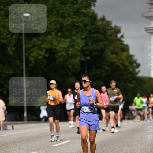 29.06.2025 - hella hamburg halbmarathon Dr. Thomas Lammeyer http://msf.ph/oto/8201002 29.06.2025 10:11:44 Kennedybrücke 1173, 1893, 1993, 2032, 2136, 3328, 3929, 4262, 5242, 5899, 5926, 6196, 6517, 6518, 6707, 6713, 6715, 6833, 7476, 7503, 7760, 8585, 9967, 10283, 10700 meine-sportfotos.de