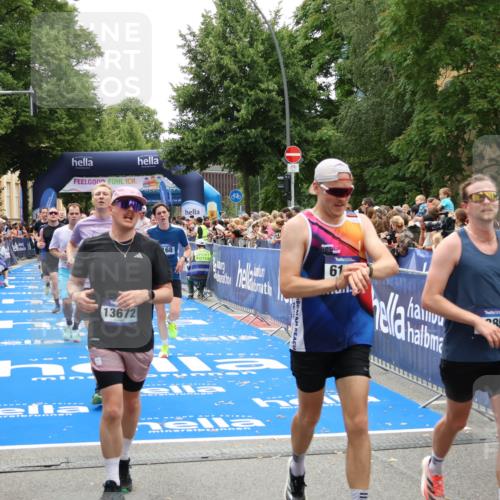 29.06.2025 - hella hamburg halbmarathon Zöllner http://msf.ph/oto/8201005 29.06.2025 10:47:24 Ziel 2274, 2864, 5024, 6134, 6168, 6203, 8693, 10423, 11077, 11491, 11518, 13672, 13782, 14722, 15611, 16089, 16286, 16819, 18856, 18974 meine-sportfotos.de