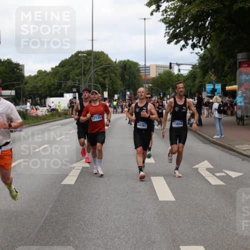 29.06.2025 - hella hamburg halbmarathon Yannick Fuchs http://msf.ph/oto/8201015 29.06.2025 10:32:00 20KM 1290, 2196, 2767, 4860, 4865, 5003, 5042, 5307, 5923, 6047, 6123, 6458, 7310, 9178, 9914, 10190, 10451, 10738, 12739, 12900, 13141, 13372, 13854, 14387, 14459, 14691, 14934, 15178, 15261, 15410, 15939, 16992, 17125, 17137, 17658, 18159, 18216, 18357, 18986 meine-sportfotos.de