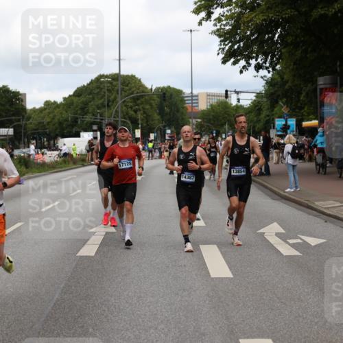 29.06.2025 - hella hamburg halbmarathon Yannick Fuchs http://msf.ph/oto/8201022 29.06.2025 10:32:00 20KM 1290, 2196, 2767, 4860, 4865, 5003, 5042, 5307, 5923, 6047, 6123, 6458, 7310, 9178, 9914, 10190, 10451, 10738, 12739, 12900, 13141, 13372, 13854, 14387, 14459, 14691, 14934, 15178, 15261, 15410, 15939, 16992, 17125, 17137, 17658, 18159, 18216, 18357, 18986 meine-sportfotos.de