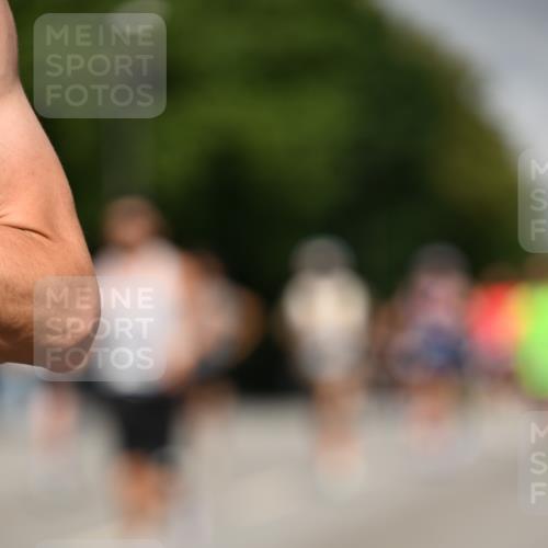 29.06.2025 - hella hamburg halbmarathon Dr. Thomas Lammeyer http://msf.ph/oto/8201044 29.06.2025 09:48:16 Kennedybrücke 1758, 2746, 3201, 5070, 5269, 5367, 6619, 6781, 8473, 10156, 10171, 10486, 10848, 11169 meine-sportfotos.de