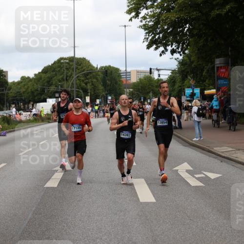 29.06.2025 - hella hamburg halbmarathon Yannick Fuchs http://msf.ph/oto/8201056 29.06.2025 10:32:01 20KM 1290, 2196, 2767, 4860, 4865, 5003, 5042, 5307, 5923, 6047, 6123, 6458, 7310, 9178, 9914, 10190, 10451, 10738, 11423, 12739, 12900, 13141, 13372, 13854, 14387, 14459, 14691, 14934, 15178, 15261, 15410, 15939, 16992, 17125, 17137, 17658, 18159, 18216, 18357, 18986 meine-sportfotos.de