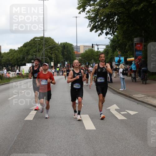 29.06.2025 - hella hamburg halbmarathon Yannick Fuchs http://msf.ph/oto/8201064 29.06.2025 10:32:01 20KM 1290, 2196, 2767, 4860, 4865, 5003, 5042, 5307, 5923, 6047, 6123, 6458, 7310, 9178, 9914, 10190, 10451, 10738, 11423, 12739, 12900, 13141, 13372, 13854, 14387, 14459, 14691, 14934, 15178, 15261, 15410, 15939, 16992, 17125, 17137, 17658, 18159, 18216, 18357, 18986 meine-sportfotos.de