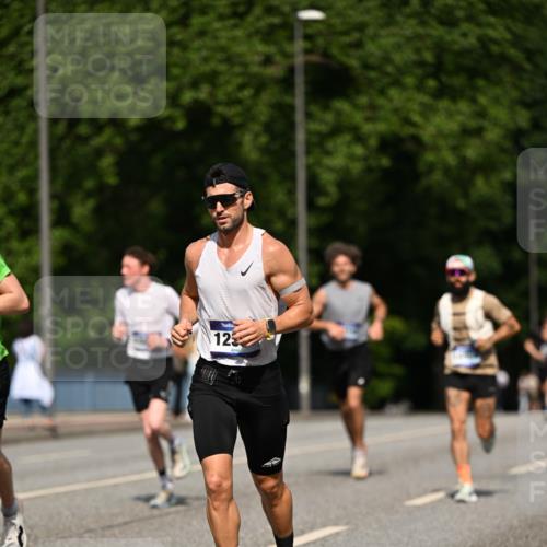 29.06.2025 - hella hamburg halbmarathon Dr. Thomas Lammeyer http://msf.ph/oto/8201094 29.06.2025 09:48:17 Kennedybrücke 1758, 2746, 3201, 5070, 5269, 5367, 6619, 6781, 7272, 8209, 8473, 9137, 9381, 10156, 10171, 10486, 10848, 11169 meine-sportfotos.de