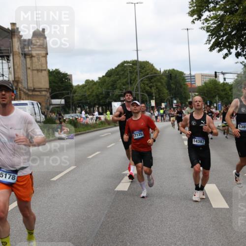 29.06.2025 - hella hamburg halbmarathon Yannick Fuchs http://msf.ph/oto/8201121 29.06.2025 10:32:01 20KM 1290, 2196, 2767, 4860, 4865, 5003, 5042, 5307, 5923, 6047, 6123, 6458, 7310, 9178, 9914, 10190, 10451, 10738, 11423, 12739, 12900, 13141, 13372, 13854, 14387, 14459, 14691, 14934, 15178, 15261, 15410, 15939, 16992, 17125, 17137, 17658, 18159, 18216, 18357, 18986 meine-sportfotos.de