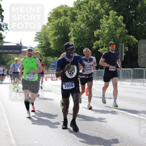29.06.2025 - hella hamburg halbmarathon Jannik Wohlers http://msf.ph/oto/8201157 29.06.2025 09:47:46 Lombardsbrücke 1385, 1562, 1743, 2714, 2767, 3959, 4602, 4860, 5091, 5315, 6684, 6829, 6990, 8362, 8933, 10900, 11202, 11227, 11620, 11745, 11929, 12290, 12514, 13595, 13854, 14387, 14875, 14908, 14934, 15015, 15261, 15415, 15701, 15959, 16119, 16158, 17024, 17217, 18103, 18573, 18584, 18679, 18841 meine-sportfotos.de