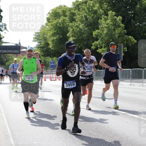 29.06.2025 - hella hamburg halbmarathon Jannik Wohlers http://msf.ph/oto/8201183 29.06.2025 09:47:46 Lombardsbrücke 1385, 1562, 1743, 2714, 2767, 3959, 4602, 4860, 5091, 5315, 6684, 6829, 6990, 8362, 8933, 10900, 11202, 11227, 11620, 11745, 11929, 12290, 12514, 13595, 13854, 14387, 14875, 14908, 14934, 15015, 15261, 15415, 15701, 15959, 16119, 16158, 17024, 17217, 18103, 18573, 18584, 18679, 18841 meine-sportfotos.de