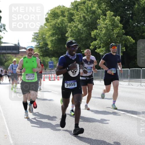 29.06.2025 - hella hamburg halbmarathon Jannik Wohlers http://msf.ph/oto/8201205 29.06.2025 09:47:46 Lombardsbrücke 1385, 1562, 1743, 2714, 2767, 3959, 4602, 4860, 5091, 5315, 6684, 6829, 6990, 8362, 8933, 10900, 11202, 11227, 11620, 11745, 11929, 12290, 12514, 13595, 13854, 14387, 14875, 14908, 14934, 15015, 15261, 15415, 15701, 15959, 16119, 16158, 17024, 17217, 18103, 18573, 18584, 18679, 18841 meine-sportfotos.de