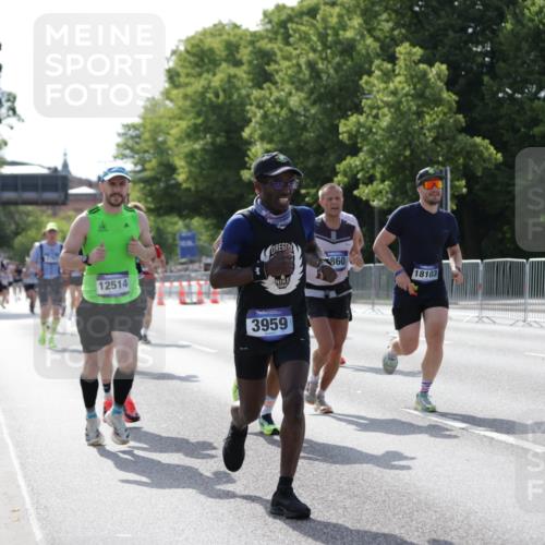 29.06.2025 - hella hamburg halbmarathon Jannik Wohlers http://msf.ph/oto/8201231 29.06.2025 09:47:46 Lombardsbrücke 1385, 1562, 1743, 2714, 2767, 3959, 4602, 4860, 5091, 5315, 6684, 6829, 6990, 8362, 8933, 10900, 11202, 11227, 11620, 11745, 11929, 12290, 12514, 13595, 13854, 14387, 14875, 14908, 14934, 15015, 15261, 15415, 15701, 15959, 16119, 16158, 17024, 17217, 18103, 18573, 18584, 18679, 18841 meine-sportfotos.de