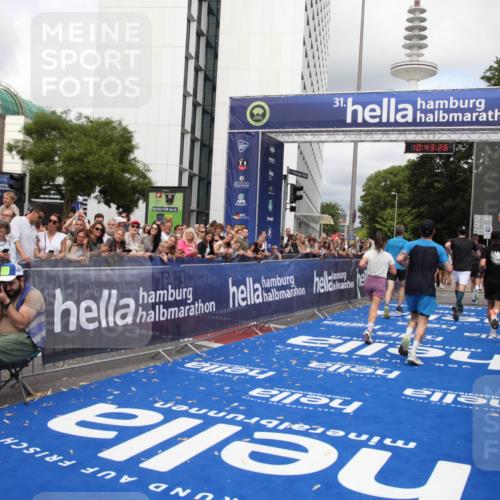 29.06.2025 - hella hamburg halbmarathon Michael Strokosch http://msf.ph/oto/8201232 29.06.2025 10:43:25 Ziel 2653, 3109, 3124, 3146, 10099, 10237, 13348, 15921, 16314, 16720, 16997, 17391, 18274, 18987, 19009, 19051 meine-sportfotos.de