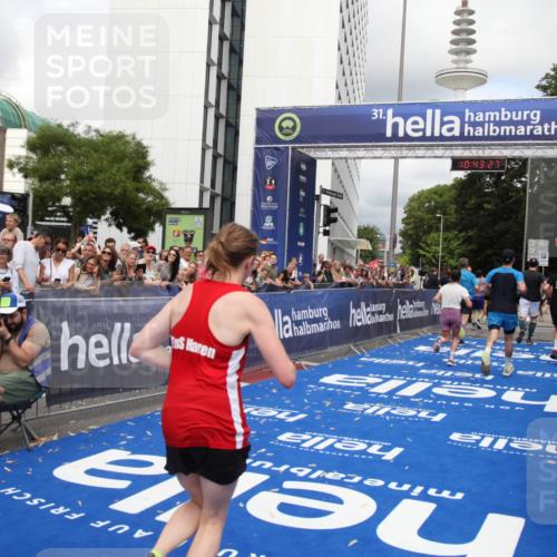 29.06.2025 - hella hamburg halbmarathon Michael Strokosch http://msf.ph/oto/8201243 29.06.2025 10:43:25 Ziel 2653, 3109, 3124, 3146, 10099, 10237, 13348, 15921, 16314, 16720, 16997, 17391, 18274, 18987, 19009, 19051 meine-sportfotos.de