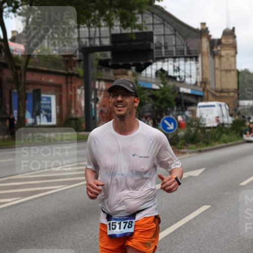 29.06.2025 - hella hamburg halbmarathon Yannick Fuchs http://msf.ph/oto/8201254 29.06.2025 10:32:01 20KM 1290, 2196, 2767, 4860, 4865, 5003, 5042, 5307, 5923, 6047, 6123, 6458, 7310, 9178, 9914, 10190, 10451, 10738, 11423, 12739, 12900, 13141, 13372, 13854, 14387, 14459, 14691, 14934, 15178, 15261, 15410, 15939, 16992, 17125, 17137, 17658, 18159, 18216, 18357, 18986 meine-sportfotos.de
