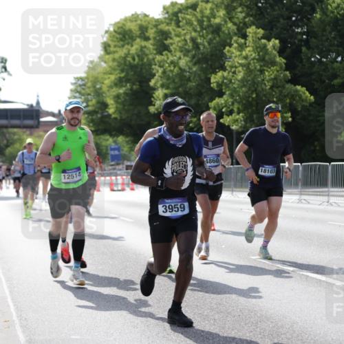 29.06.2025 - hella hamburg halbmarathon Jannik Wohlers http://msf.ph/oto/8201263 29.06.2025 09:47:46 Lombardsbrücke 1385, 1562, 1743, 2714, 2767, 3959, 4602, 4860, 5091, 5315, 6684, 6829, 6990, 8362, 8933, 10900, 11202, 11227, 11620, 11745, 11929, 12290, 12514, 13595, 13854, 14387, 14875, 14908, 14934, 15015, 15261, 15415, 15701, 15959, 16119, 16158, 17024, 17217, 18103, 18573, 18584, 18679, 18841 meine-sportfotos.de