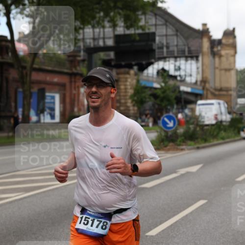 29.06.2025 - hella hamburg halbmarathon Yannick Fuchs http://msf.ph/oto/8201279 29.06.2025 10:32:02 20KM 1290, 2196, 2767, 4860, 5003, 5042, 5307, 5923, 6047, 6123, 6458, 7310, 9178, 9914, 10190, 10451, 11423, 12739, 12900, 13141, 13372, 13854, 14387, 14459, 14691, 14934, 15178, 15261, 15410, 15939, 16992, 17125, 17137, 18103, 18159, 18216, 18357, 18986 meine-sportfotos.de
