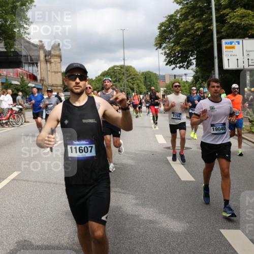 29.06.2025 - hella hamburg halbmarathon Yannick Fuchs http://msf.ph/oto/8201439 29.06.2025 10:44:45 20KM 1119, 1399, 1461, 1466, 1507, 1630, 1750, 1817, 2207, 2880, 3654, 4077, 4346, 4816, 5018, 5115, 6027, 6662, 6712, 6795, 7052, 7134, 7176, 7397, 7583, 7930, 7932, 8117, 8572, 8704, 8819, 9057, 10371, 11214, 11356, 11455, 11607, 12016, 12624, 13008, 13687, 13701, 13875, 14034, 14257, 14626, 15362, 15395, 15803, 15950, 16291, 16716, 17179, 17221, 17247, 17384, 18006, 18066, 18370, 18394, 18489, 18657, 18658, 18811 meine-sportfotos.de