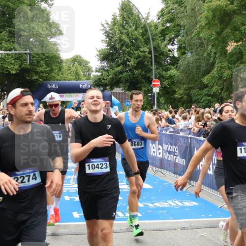 29.06.2025 - hella hamburg halbmarathon Zöllner http://msf.ph/oto/8201494 29.06.2025 10:47:32 Ziel 51, 1012, 1070, 1592, 2274, 2839, 2869, 2953, 3304, 5532, 5650, 8023, 8234, 8693, 8852, 9305, 10423, 11021, 11077, 12870, 13223, 13303, 15350, 15479, 15923, 16819, 17846, 17905, 18758, 18974 meine-sportfotos.de