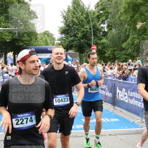 29.06.2025 - hella hamburg halbmarathon Zöllner http://msf.ph/oto/8201501 29.06.2025 10:47:33 Ziel 51, 1012, 1070, 1592, 1696, 2284, 2839, 2869, 2953, 3304, 5532, 5650, 5889, 8023, 8234, 8693, 8852, 8927, 9305, 11021, 12870, 13223, 13303, 15350, 15479, 15923, 16819, 17846, 17905, 18758, 18974 meine-sportfotos.de