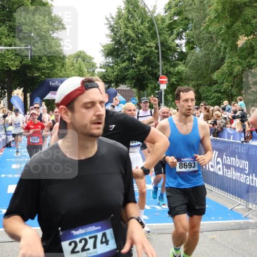 29.06.2025 - hella hamburg halbmarathon Zöllner http://msf.ph/oto/8201518 29.06.2025 10:47:33 Ziel 51, 1012, 1070, 1592, 1696, 2284, 2839, 2869, 2953, 3304, 5532, 5650, 5889, 8023, 8234, 8693, 8852, 8927, 9305, 11021, 12870, 13223, 13303, 15350, 15479, 15923, 16819, 17846, 17905, 18758, 18974 meine-sportfotos.de
