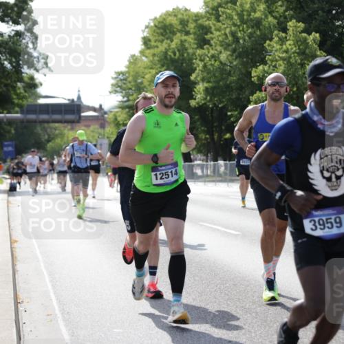 29.06.2025 - hella hamburg halbmarathon Jannik Wohlers http://msf.ph/oto/8201525 29.06.2025 09:47:46 Lombardsbrücke 1385, 1562, 1743, 2714, 2767, 3959, 4602, 4860, 5091, 5315, 6684, 6829, 6990, 8362, 8933, 10900, 11202, 11227, 11620, 11745, 11929, 12290, 12514, 13595, 13854, 14387, 14875, 14908, 14934, 15015, 15261, 15415, 15701, 15959, 16119, 16158, 17024, 17217, 18103, 18573, 18584, 18679, 18841 meine-sportfotos.de