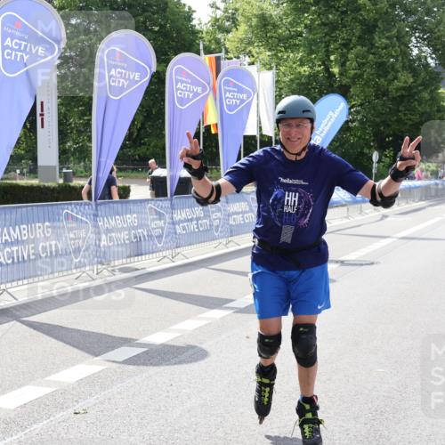 29.06.2025 - hella hamburg halbmarathon Strokosch-Dieckow http://msf.ph/oto/8201535 29.06.2025 09:51:21 Ziel 20204 meine-sportfotos.de