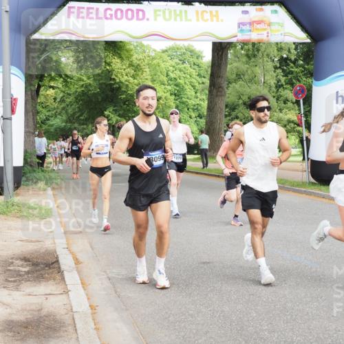 29.06.2025 - hella hamburg halbmarathon MichiJ http://msf.ph/oto/8201562 29.06.2025 10:21:37 Zwischen KM18-KM19 1686, 5070, 7793, 7965, 8883, 10484, 11169, 11370, 14293, 15826, 16505, 16957, 18099 meine-sportfotos.de