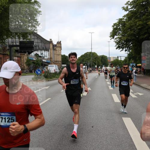 29.06.2025 - hella hamburg halbmarathon Yannick Fuchs http://msf.ph/oto/8201612 29.06.2025 10:32:03 20KM 1290, 2196, 2404, 2767, 3790, 4860, 5042, 5307, 5923, 6047, 6123, 6458, 7310, 9178, 9914, 10190, 10451, 11423, 12739, 12900, 13141, 13372, 13854, 14387, 14459, 14691, 14934, 15178, 15410, 15939, 16992, 17125, 17137, 18103, 18159, 18216, 18357, 18986 meine-sportfotos.de
