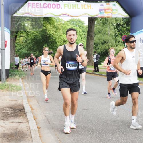 29.06.2025 - hella hamburg halbmarathon MichiJ http://msf.ph/oto/8201631 29.06.2025 10:21:38 Zwischen KM18-KM19 51, 1686, 7793, 7965, 8883, 10484, 11169, 11370, 14293, 15826, 16505, 16957, 18099 meine-sportfotos.de