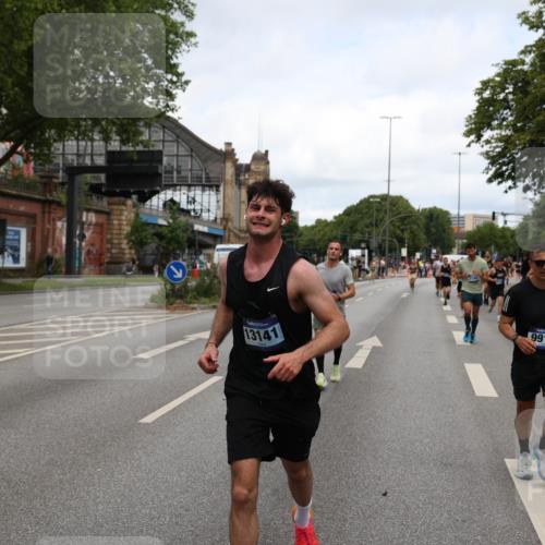 29.06.2025 - hella hamburg halbmarathon Yannick Fuchs http://msf.ph/oto/8201691 29.06.2025 10:32:04 20KM 1290, 2196, 2404, 2767, 3790, 5042, 5307, 5923, 6047, 6123, 6458, 7310, 9017, 9178, 9914, 10190, 10451, 11423, 12739, 12900, 13141, 13372, 13854, 14387, 14459, 14691, 14934, 15178, 15410, 15939, 16992, 17125, 17137, 18103, 18159, 18216, 18357, 18986 meine-sportfotos.de
