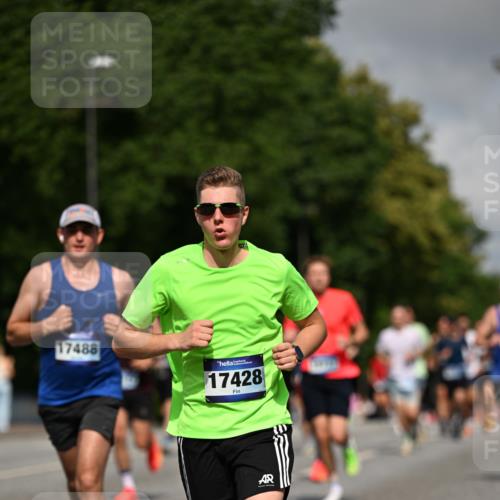 29.06.2025 - hella hamburg halbmarathon Dr. Thomas Lammeyer http://msf.ph/oto/8201744 29.06.2025 09:48:21 Kennedybrücke 1758, 2746, 3043, 3201, 5070, 5269, 5328, 5746, 6619, 6781, 7272, 8209, 8883, 9137, 9381, 10156, 10171, 10486, 11169, 11413 meine-sportfotos.de
