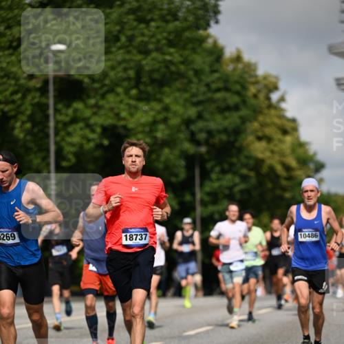 29.06.2025 - hella hamburg halbmarathon Dr. Thomas Lammeyer http://msf.ph/oto/8201797 29.06.2025 09:48:22 Kennedybrücke 1758, 2746, 3043, 3201, 5070, 5269, 5328, 5746, 6619, 6781, 7272, 8209, 8883, 9137, 9381, 10156, 10171, 10486, 11169, 11413 meine-sportfotos.de