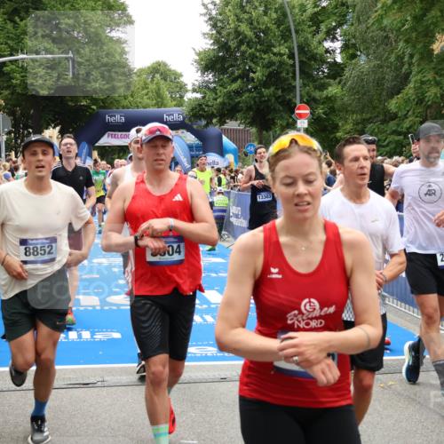 29.06.2025 - hella hamburg halbmarathon Zöllner http://msf.ph/oto/8201802 29.06.2025 10:47:38 Ziel 1070, 1320, 1592, 1696, 2284, 2953, 5889, 6009, 8023, 8234, 8927, 10969, 11021, 12870, 13223, 13303, 14618, 14619, 15451, 15479, 17905, 18104, 18970, 19181 meine-sportfotos.de