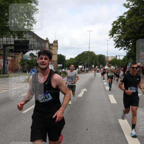 29.06.2025 - hella hamburg halbmarathon Yannick Fuchs http://msf.ph/oto/8201829 29.06.2025 10:32:04 20KM 1290, 2196, 2404, 2767, 3790, 5042, 5307, 5923, 6047, 6123, 6458, 7310, 9017, 9178, 9914, 10190, 10451, 11423, 12739, 12900, 13141, 13372, 13854, 14387, 14459, 14691, 14934, 15178, 15410, 15939, 16992, 17125, 17137, 18103, 18159, 18216, 18357, 18986 meine-sportfotos.de