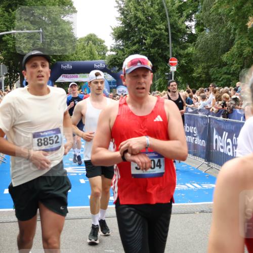 29.06.2025 - hella hamburg halbmarathon Zöllner http://msf.ph/oto/8201842 29.06.2025 10:47:38 Ziel 1070, 1320, 1592, 1696, 2284, 2953, 5889, 6009, 8023, 8234, 8927, 10969, 11021, 12870, 13223, 13303, 14618, 14619, 15451, 15479, 17905, 18104, 18970, 19181 meine-sportfotos.de