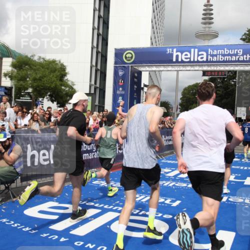 29.06.2025 - hella hamburg halbmarathon Michael Strokosch http://msf.ph/oto/8201853 29.06.2025 10:43:36 Ziel 3928, 4080, 5124, 5436, 7635, 9931, 10246, 11648, 12623, 13996, 14484, 16338, 18513, 18775, 18810, 19229 meine-sportfotos.de