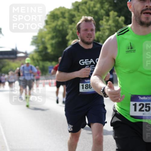 29.06.2025 - hella hamburg halbmarathon Jannik Wohlers http://msf.ph/oto/8201873 29.06.2025 09:47:48 Lombardsbrücke 1385, 1743, 2714, 2767, 3959, 4860, 5091, 5315, 6684, 6829, 6990, 8362, 8933, 10793, 10900, 11202, 11227, 11620, 11929, 12290, 12514, 13595, 13854, 14387, 14875, 14908, 15015, 15415, 15701, 15959, 16119, 16158, 17024, 17217, 18103, 18573, 18584, 18679 meine-sportfotos.de