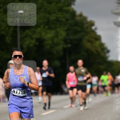 29.06.2025 - hella hamburg halbmarathon Dr. Thomas Lammeyer http://msf.ph/oto/8201940 29.06.2025 10:11:46 Kennedybrücke 1173, 1893, 1993, 2032, 2136, 3328, 3929, 4262, 5242, 5899, 6196, 6517, 6518, 6707, 6713, 6715, 6833, 7476, 7503, 7760, 8585, 9338, 9967, 10283, 10700 meine-sportfotos.de