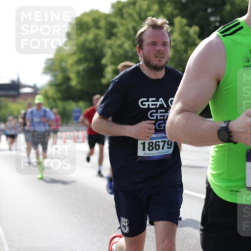 29.06.2025 - hella hamburg halbmarathon Jannik Wohlers http://msf.ph/oto/8201948 29.06.2025 09:47:48 Lombardsbrücke 1385, 1743, 2714, 2767, 3959, 4860, 5091, 5315, 6684, 6829, 6990, 8362, 8933, 10793, 10900, 11202, 11227, 11620, 11929, 12290, 12514, 13595, 13854, 14387, 14875, 14908, 15015, 15415, 15701, 15959, 16119, 16158, 17024, 17217, 18103, 18573, 18584, 18679 meine-sportfotos.de