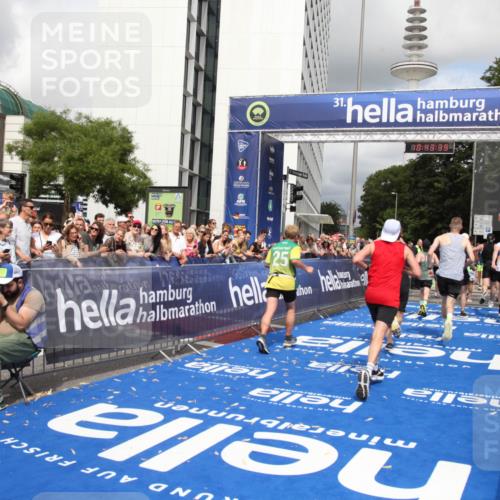 29.06.2025 - hella hamburg halbmarathon Michael Strokosch http://msf.ph/oto/8201953 29.06.2025 10:43:38 Ziel 3116, 4080, 5124, 5436, 7635, 9931, 10246, 11648, 12623, 13996, 14484, 14690, 16338, 17912, 18513, 18775, 18810, 19229 meine-sportfotos.de