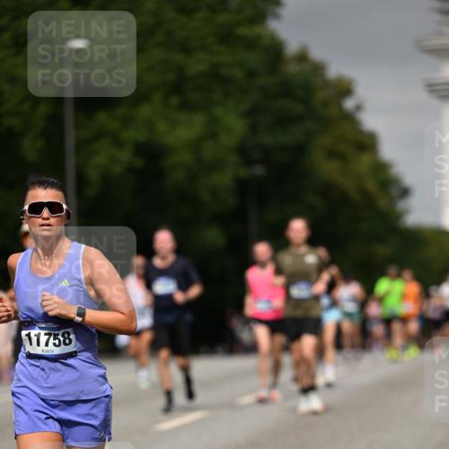 29.06.2025 - hella hamburg halbmarathon Dr. Thomas Lammeyer http://msf.ph/oto/8201960 29.06.2025 10:11:46 Kennedybrücke 1173, 1893, 1993, 2032, 2136, 3328, 3929, 4262, 5242, 5899, 6196, 6517, 6518, 6707, 6713, 6715, 6833, 7476, 7503, 7760, 8585, 9338, 9967, 10283, 10700 meine-sportfotos.de