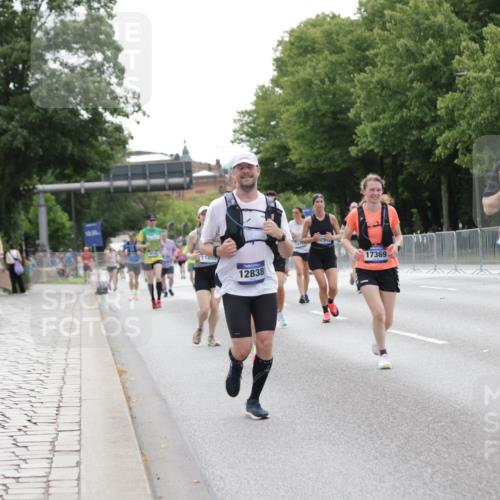 29.06.2025 - hella hamburg halbmarathon Jannik Wohlers http://msf.ph/oto/8201966 29.06.2025 10:25:31 Lombardsbrücke 1479, 1481, 3765, 4378, 4797, 5497, 6663, 8881, 10104, 10219, 11139, 11596, 11699, 11828, 11859, 12074, 12505, 12838, 12945, 12946, 14179, 14223, 16354, 16927, 17369, 19144 meine-sportfotos.de