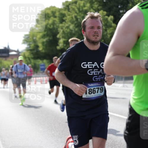 29.06.2025 - hella hamburg halbmarathon Jannik Wohlers http://msf.ph/oto/8201982 29.06.2025 09:47:48 Lombardsbrücke 1385, 1743, 2714, 2767, 3959, 4860, 5091, 5315, 6684, 6829, 6990, 8362, 8933, 10793, 10900, 11202, 11227, 11620, 11929, 12290, 12514, 13595, 13854, 14387, 14875, 14908, 15015, 15415, 15701, 15959, 16119, 16158, 17024, 17217, 18103, 18573, 18584, 18679 meine-sportfotos.de