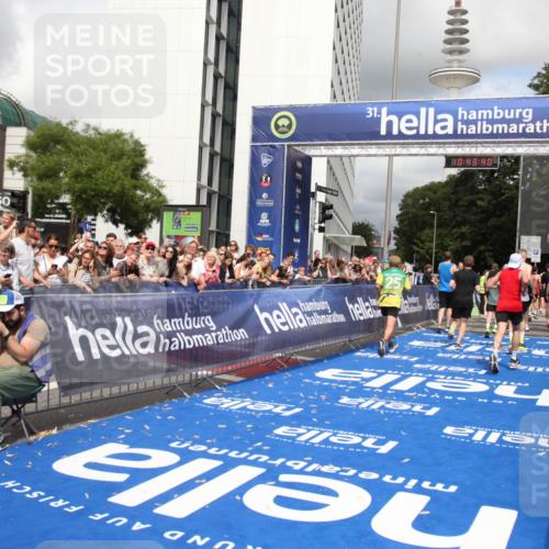 29.06.2025 - hella hamburg halbmarathon Michael Strokosch http://msf.ph/oto/8201984 29.06.2025 10:43:39 Ziel 3116, 4080, 5124, 7635, 10246, 11648, 12623, 13996, 14484, 14690, 16338, 17912, 18449, 18513, 18775, 18810, 19229 meine-sportfotos.de