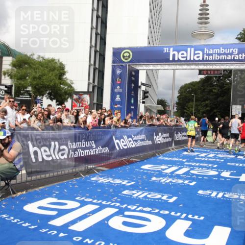 29.06.2025 - hella hamburg halbmarathon Michael Strokosch http://msf.ph/oto/8201991 29.06.2025 10:43:40 Ziel 3116, 4080, 4318, 9114, 10246, 11648, 12623, 13421, 13996, 14484, 14690, 15328, 15932, 16338, 17912, 18449, 18513, 18775, 19229 meine-sportfotos.de