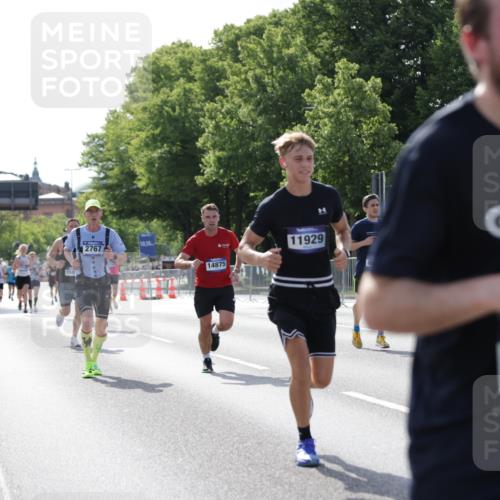 29.06.2025 - hella hamburg halbmarathon Jannik Wohlers http://msf.ph/oto/8202017 29.06.2025 09:47:48 Lombardsbrücke 1385, 1743, 2714, 2767, 3959, 4860, 5091, 5315, 6684, 6829, 6990, 8362, 8933, 10793, 10900, 11202, 11227, 11620, 11929, 12290, 12514, 13595, 13854, 14387, 14875, 14908, 15015, 15415, 15701, 15959, 16119, 16158, 17024, 17217, 18103, 18573, 18584, 18679 meine-sportfotos.de