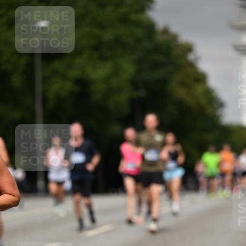 29.06.2025 - hella hamburg halbmarathon Dr. Thomas Lammeyer http://msf.ph/oto/8202073 29.06.2025 10:11:47 Kennedybrücke 1173, 1893, 1993, 2032, 2136, 3328, 3929, 4262, 5242, 5899, 6196, 6517, 6518, 6707, 6713, 6715, 6833, 7476, 7503, 7760, 8585, 9338, 9967, 10700 meine-sportfotos.de